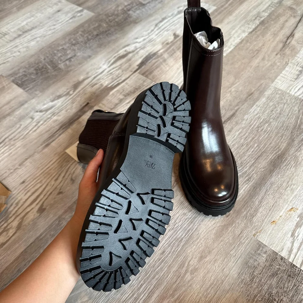 ZARA FLAT CROCODILE-EFFECT ANKLE BOOTS - Size 7.5